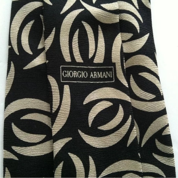 GIORGIO ARMANI MENS BLACK 100%SILK CLASSIC NECK TIE WIDTH: 3 1/2" MADE IN ITALY - Picture 4 of 5